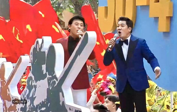 NSND Quốc Hưng nói về màn kết hợp cùng NSND Tạ Minh Tâm tại lễ diễu binh NSND Quốc Hưng nói về màn kết hợp cùng NSND Tạ Minh Tâm tại lễ diễu binh