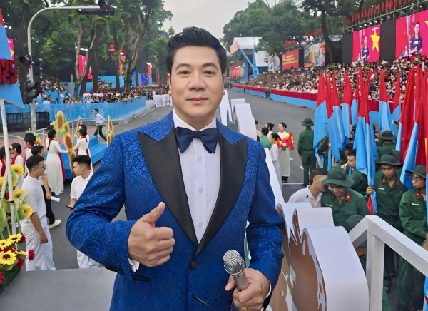 NSND Quốc Hưng nói về màn kết hợp cùng NSND Tạ Minh Tâm tại lễ diễu binh NSND Quốc Hưng nói về màn kết hợp cùng NSND Tạ Minh Tâm tại lễ diễu binh
