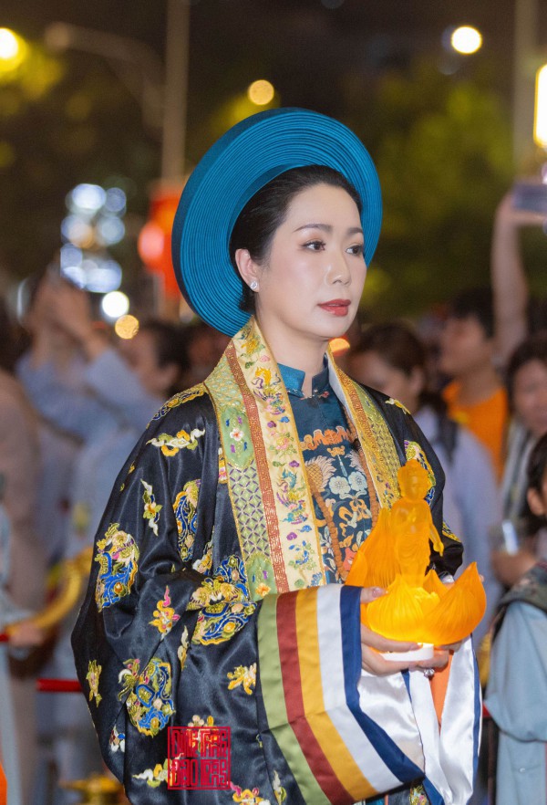 NSND Trịnh Kim Chi, Quốc Trường tham gia lễ rước tượng Phật NSND Trịnh Kim Chi, Quốc Trường tham gia lễ rước tượng Phật