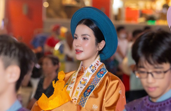 NSND Trịnh Kim Chi, Quốc Trường tham gia lễ rước tượng Phật NSND Trịnh Kim Chi, Quốc Trường tham gia lễ rước tượng Phật