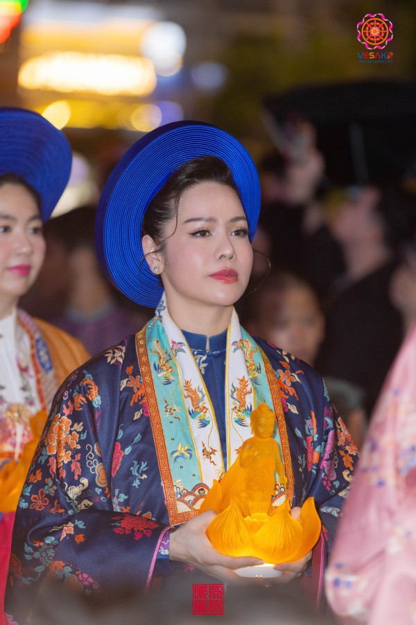 NSND Trịnh Kim Chi, Quốc Trường tham gia lễ rước tượng Phật NSND Trịnh Kim Chi, Quốc Trường tham gia lễ rước tượng Phật