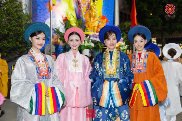 NSND Trịnh Kim Chi, Quốc Trường tham gia lễ rước tượng Phật NSND Trịnh Kim Chi, Quốc Trường tham gia lễ rước tượng Phật