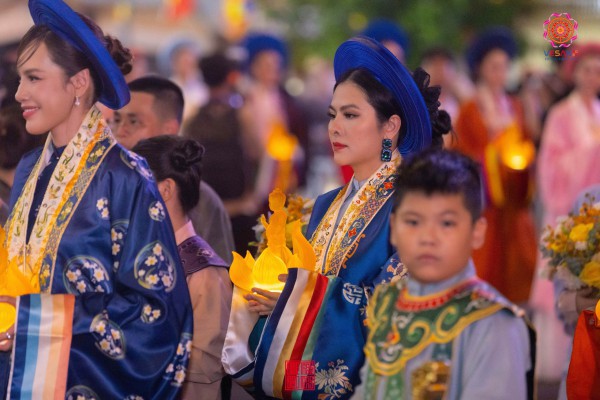 NSND Trịnh Kim Chi, Quốc Trường tham gia lễ rước tượng Phật NSND Trịnh Kim Chi, Quốc Trường tham gia lễ rước tượng Phật