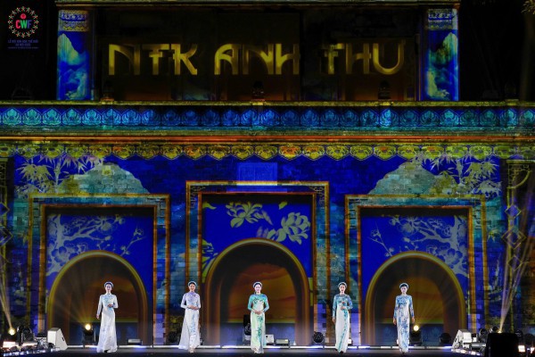 NSND Xuân Bắc, NSND Tự Long kêu gọi đấu giá ủng hộ bà con vùng lũ NSND Xuân Bắc, NSND Tự Long kêu gọi đấu giá ủng hộ bà con vùng lũ