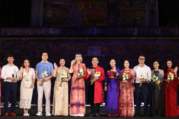 NSND Xuân Bắc, NSND Tự Long kêu gọi đấu giá ủng hộ bà con vùng lũ NSND Xuân Bắc, NSND Tự Long kêu gọi đấu giá ủng hộ bà con vùng lũ