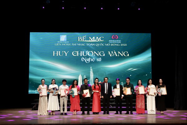 NSƯT Tố Nga đoạt huy chương vàng Liên hoan Âm nhạc toàn quốc mở rộng 2025