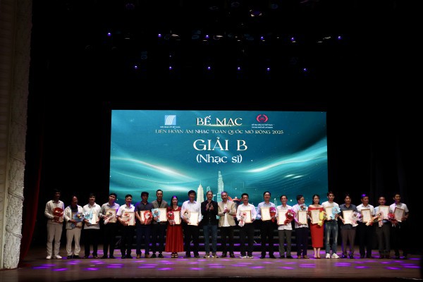 NSƯT Tố Nga đoạt huy chương vàng Liên hoan Âm nhạc toàn quốc mở rộng 2025