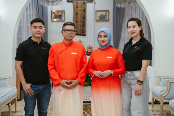 NTK Trần Phương Hoa ra mắt BST áo dài mừng 50 năm đất nước thống nhất