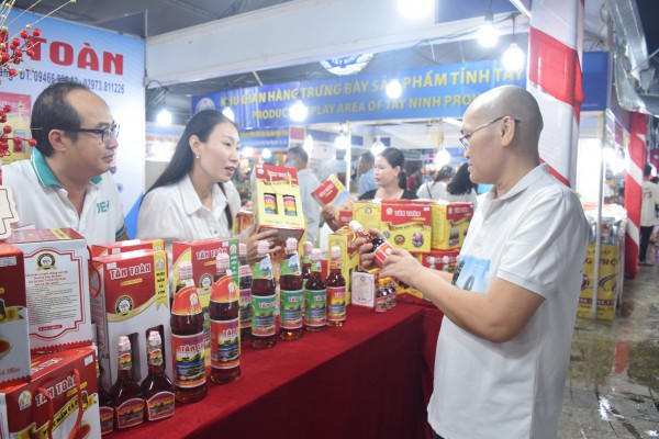 Ngày hội du lịch, xúc tiến thương mại An Giang: Quảng bá ẩm thực các địa phương