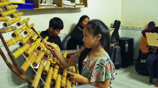 Nghệ sĩ nhạc cụ dân tộc người J Nghệ sĩ nhạc cụ dân tộc người J