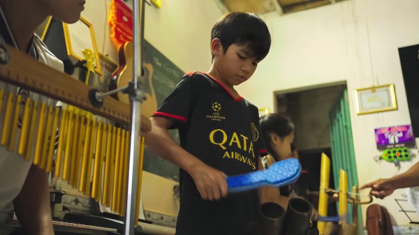 Nghệ sĩ nhạc cụ dân tộc người J