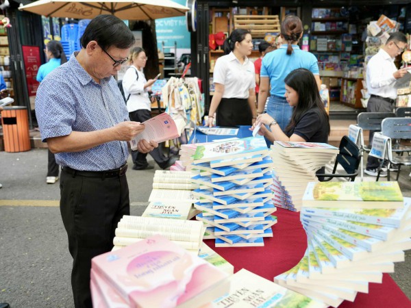 Nguyễn Nhật Ánh: Mỗi phụ huynh, thầy cô cũng nên là một đại sứ văn hóa đọc