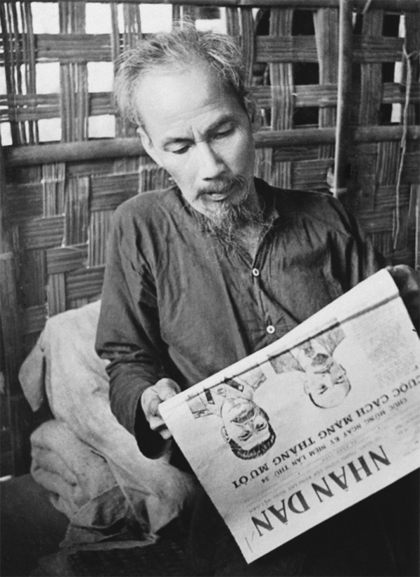 Nhà báo Hồ Chí Minh trong 100 năm báo chí cách mạng Việt Nam Nhà báo Hồ Chí Minh trong 100 năm báo chí cách mạng Việt Nam