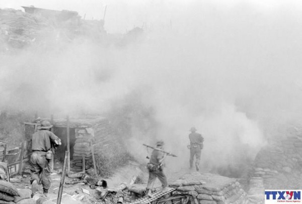 Nhà báo Hồ Chí Minh trong 100 năm báo chí cách mạng Việt Nam Nhà báo Hồ Chí Minh trong 100 năm báo chí cách mạng Việt Nam