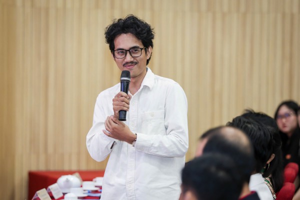 Nhà làm phim trẻ không đứng một mình