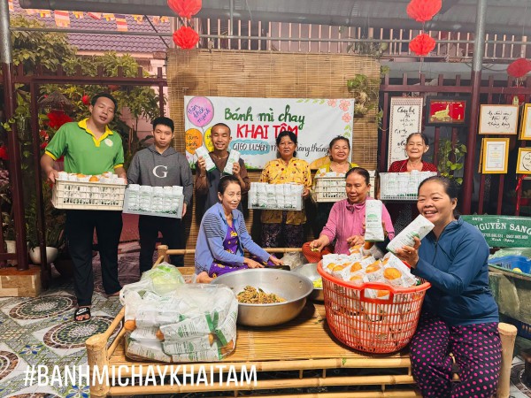 Nhà sư trẻ 10 năm gieo mầm thiện Nhà sư trẻ 10 năm gieo mầm thiện