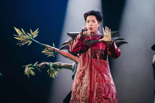 Nhà thơ Nguyễn Duy bật khóc trước chiến thắng của Đức Phúc