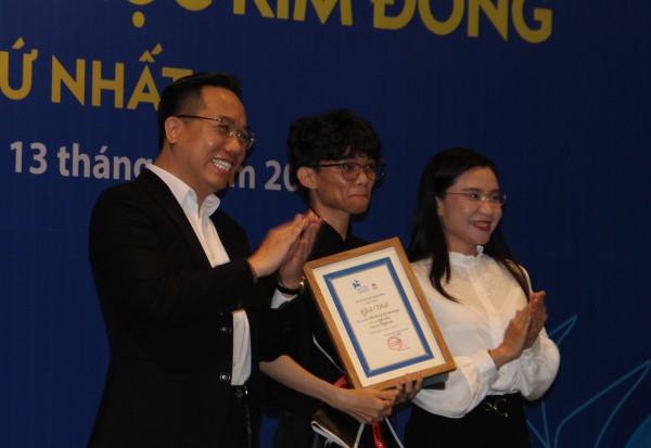 Nhà văn 24 tuổi giành 100 triệu đồng tại giải thưởng sáng tác cho thiếu nhi Nhà văn 24 tuổi giành 100 triệu đồng tại giải thưởng sáng tác cho thiếu nhi