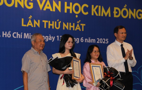 Nhà văn 24 tuổi giành 100 triệu đồng tại giải thưởng sáng tác cho thiếu nhi Nhà văn 24 tuổi giành 100 triệu đồng tại giải thưởng sáng tác cho thiếu nhi