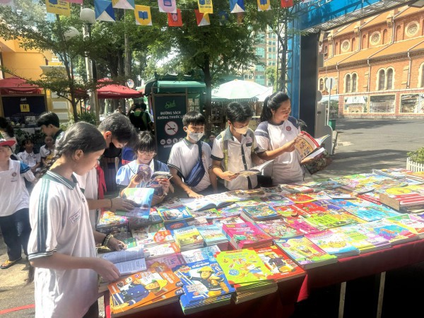Những câu chuyện xuất bản: Làm sách thời TikTok Những câu chuyện xuất bản: Làm sách thời TikTok