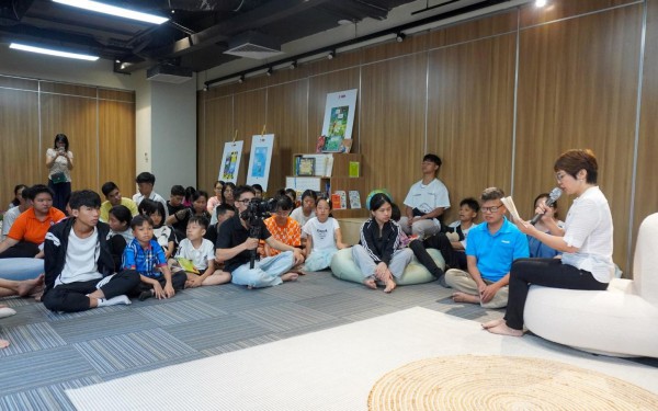 Những trang sách nở hoa Những trang sách nở hoa