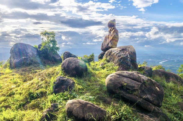 Những tuyệt tác thiên nhiên: Chư Hreng - Bình phong huyền thoại của phố núi Những tuyệt tác thiên nhiên: Chư Hreng - Bình phong huyền thoại của phố núi