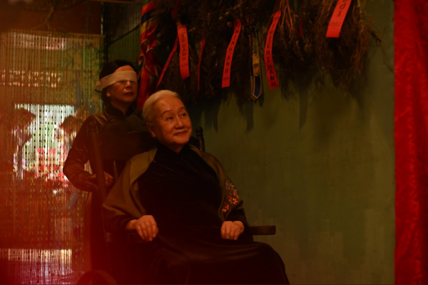 Nữ biên kịch - đạo diễn gạo cội cùng em gái đóng phim kinh dị Việt