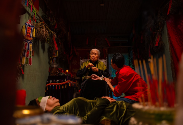 Nữ biên kịch - đạo diễn gạo cội cùng em gái đóng phim kinh dị Việt