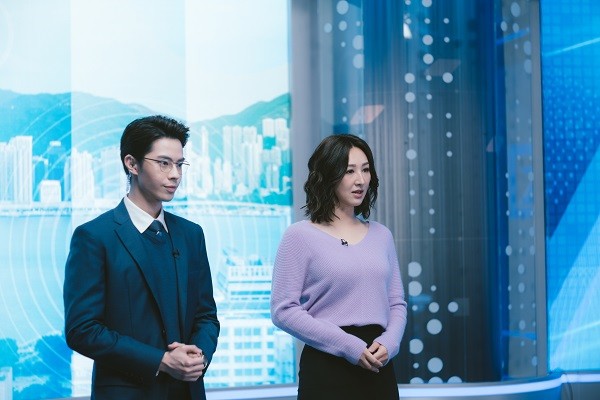 Nữ hoàng tin tức: Cuộc đấu trí sau ánh sáng trường quay