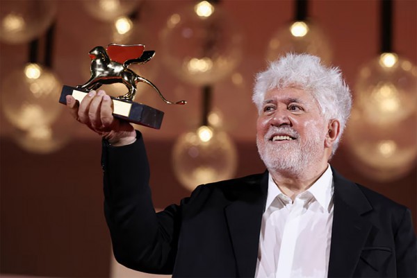 Pedro Almodovar đoạt Sư tử vàng LHP Venice 2024 với phim nói tiếng Anh đầu tay