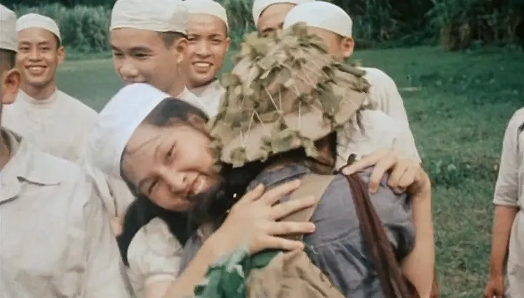 Phim tài liệu ‘Những mái tóc dài trong lửa đạn’ – Những cô gái ở ngay vòng sau của tuyến lửa