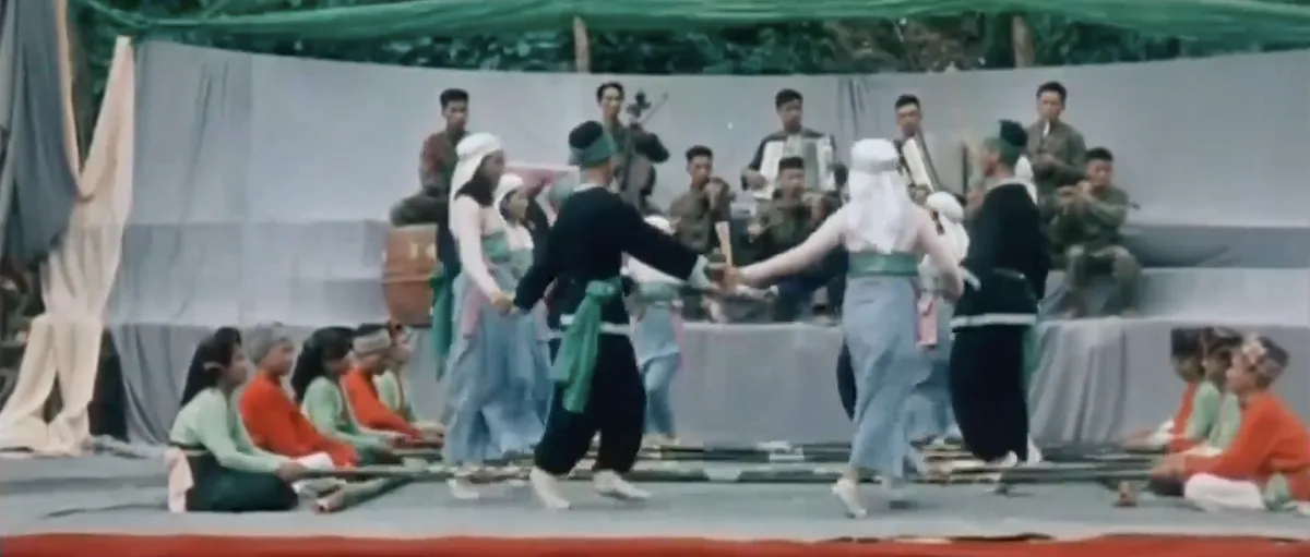 Phim tài liệu ‘Những mái tóc dài trong lửa đạn’ – Những cô gái ở ngay vòng sau của tuyến lửa