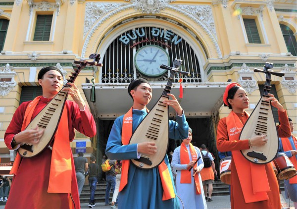 Ra mắt Trung tâm UNESCO Bảo tồn và phát triển đờn ca tài tử Nam bộ Ra mắt Trung tâm UNESCO Bảo tồn và phát triển đờn ca tài tử Nam bộ