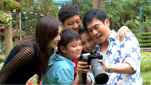 Sắc màu hạnh phúc: “Con anh, con em” chung một mái nhà