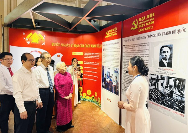 TP.HCM khai mạc nhiều hoạt động mừng xuân - mừng Đảng