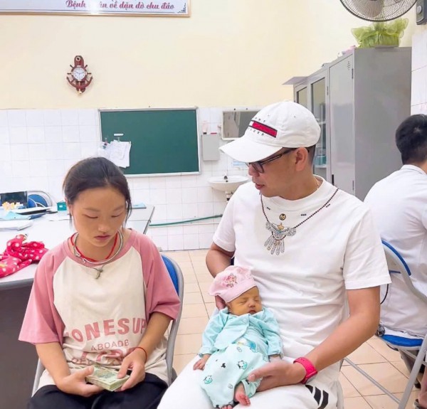 Tấm lòng vàng của thầy giáo vùng cao
