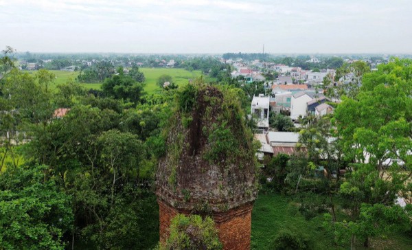 Tháp Chăm nghìn năm tuổi với dáng vẻ huyền bí Tháp Chăm nghìn năm tuổi với dáng vẻ huyền bí