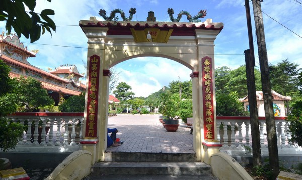 Thất sơn huyền bí: Huyền thoại cá sấu 5 chèo Thất sơn huyền bí: Huyền thoại cá sấu 5 chèo