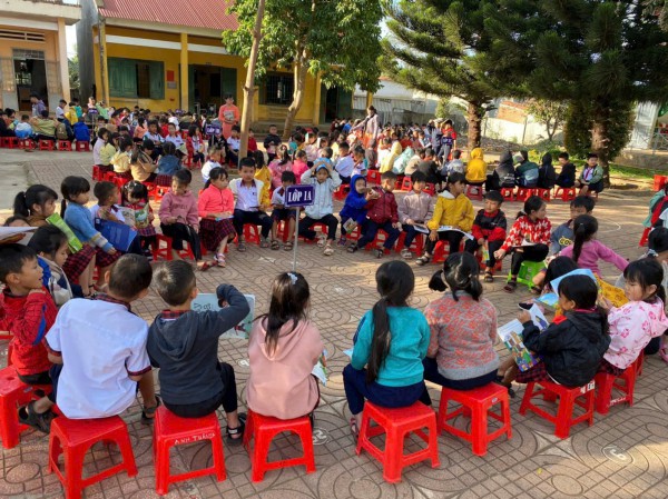 Thầy hiệu trưởng có tấm lòng nhân ái Thầy hiệu trưởng có tấm lòng nhân ái