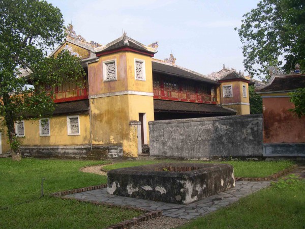 Triều Nguyễn một góc nhìn khác: Hé lộ chuyện hậu cung