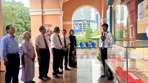 Trưng bày chuyên đề 