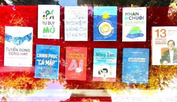 Tuần lễ Doanh nhân và sách: Vinh danh Top 10 sách hay doanh nghiệp Việt Tuần lễ Doanh nhân và sách: Vinh danh Top 10 sách hay doanh nghiệp Việt