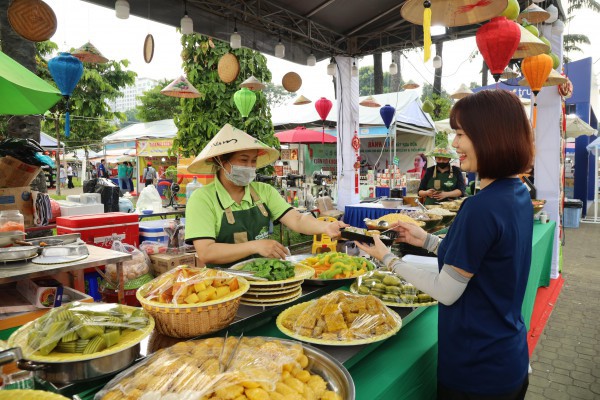 Tưng bừng khai hội 