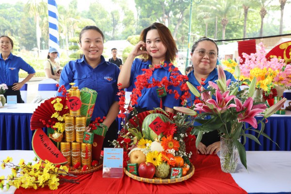 Tưng bừng khai hội 