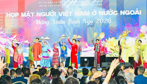 Võ Hạ Trâm, Hiền Thục biểu diễn chương trình họp mặt kiều bào mừng Xuân Bính Ngọ