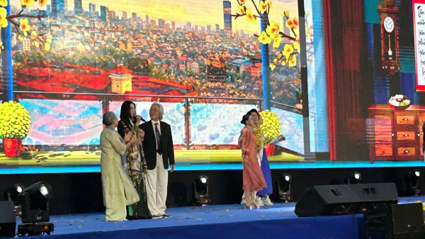 Võ Hạ Trâm, Hiền Thục biểu diễn chương trình họp mặt kiều bào mừng Xuân Bính Ngọ