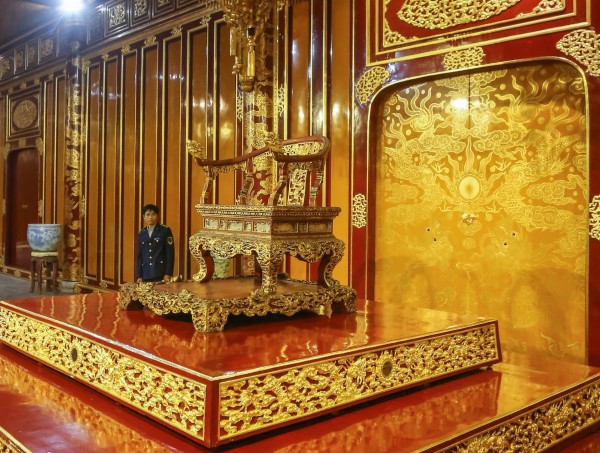 Vụ xâm hại ngai vàng triều Nguyễn: Yêu cầu kiểm điểm cá nhân, tổ chức liên quan Vụ xâm hại ngai vàng triều Nguyễn: Yêu cầu kiểm điểm cá nhân, tổ chức liên quan