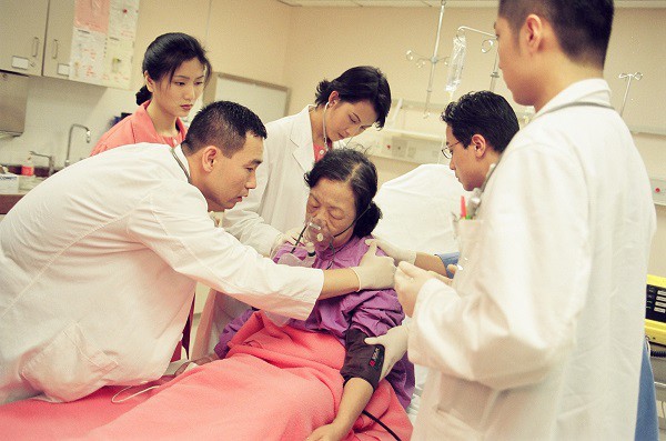 ”Bàn tay nhân ái”: Phim kinh điển về đề tài bác sĩ của TVB