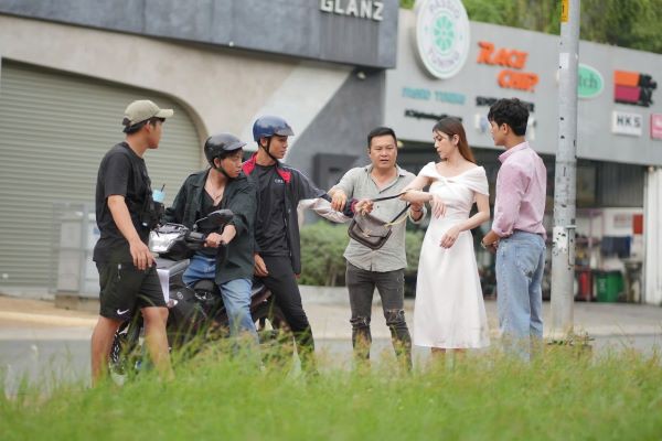 Người thừa kế Tâm Đức: Khi đạo diễn, dàn diễn viên gửi gắm hồn Việt vào tô mì Quảng