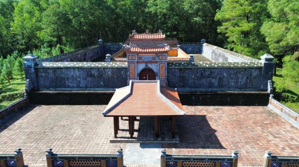 Đề nghị tháo dỡ công trình ‘lạ’ trong di tích lăng hoàng thái hậu Từ Dũ